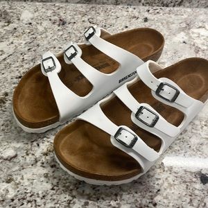White Birkenstock Florida sandals, size 39 EU / 8-8.5 US